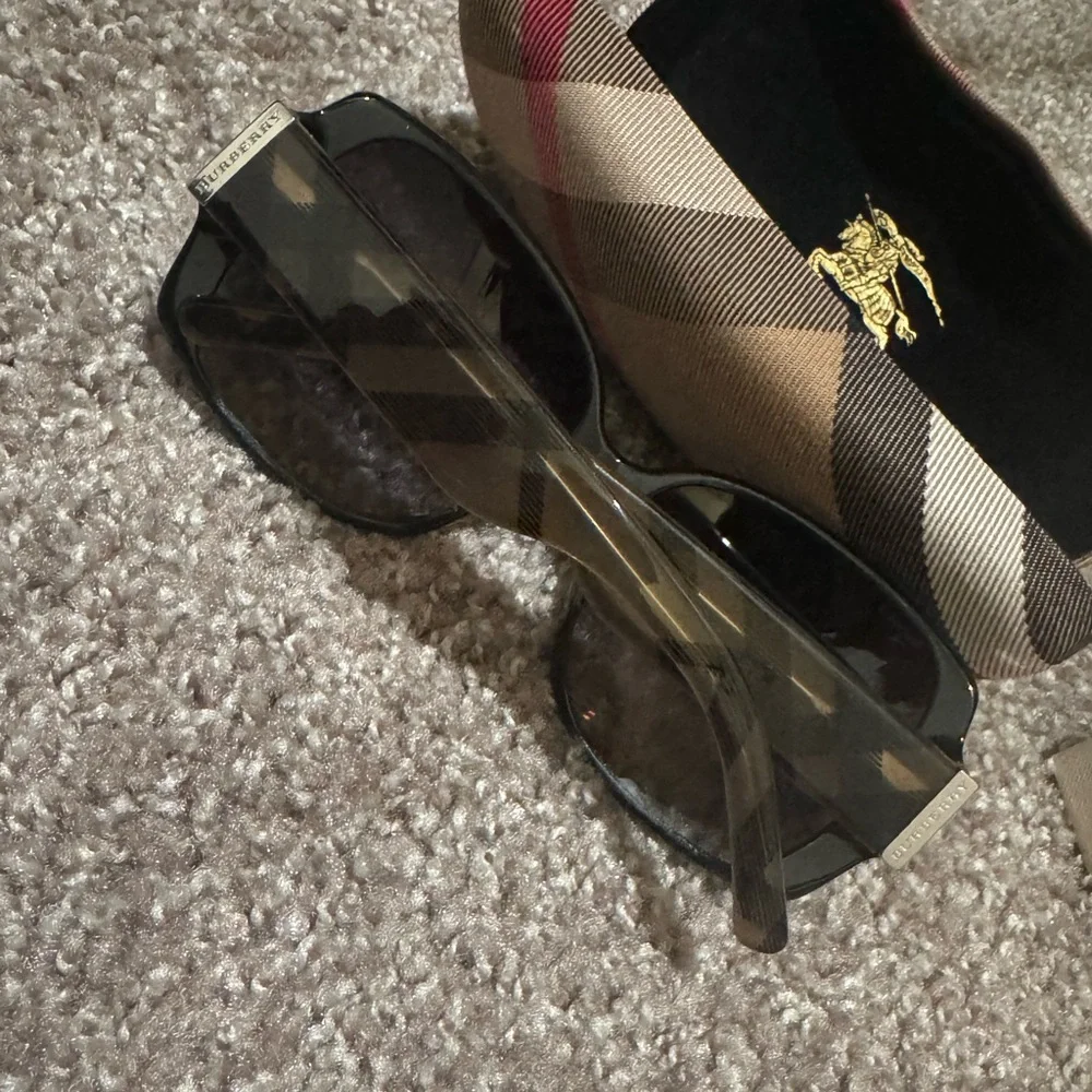 Burberry B4105-M 3346/8G Oversized Square Sunglasses 58mm Italy - Authentic - Picture 2 of 5